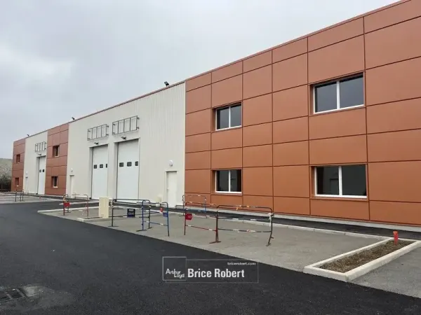 A louer - Cellules d'activités à proximité du boulevard périphérique et de la rocade est.- Chassieu