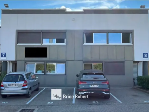 Location locaux d activité à Décines-Charpieu avec accès poids lourds et parkings