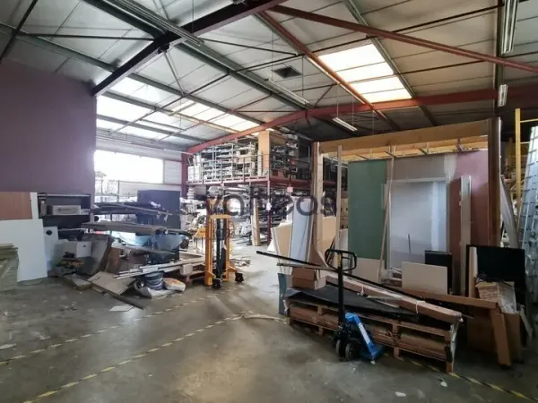 LOCAL D'ACTIVITE ET BUREAUX A LOUER