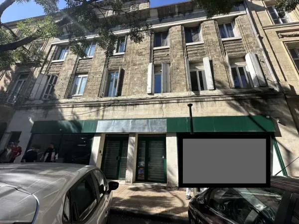 LOCAL COMMERCIAL A LA LOCATION ET A LA VENTE