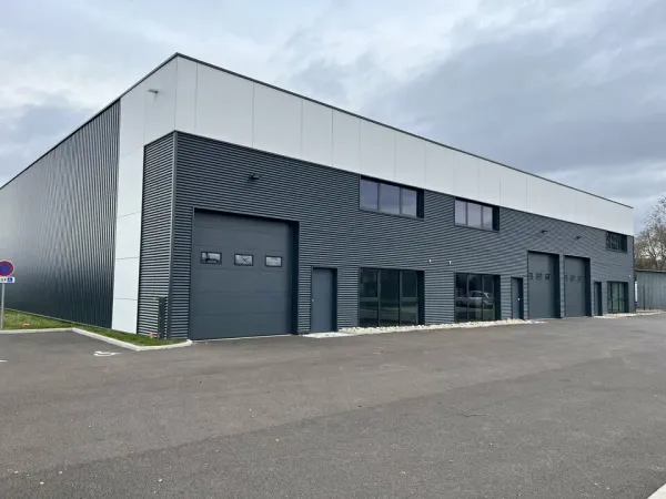 LOCAUX D'ACTIVITE A VENDRE