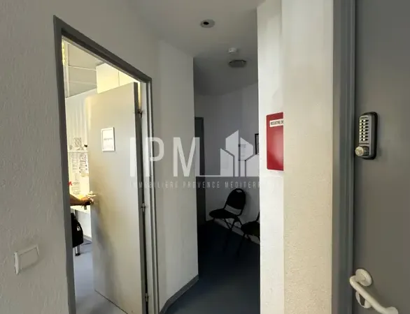 A louer bureaux 267m² 13480 - CABRIES