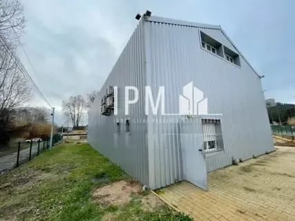 Local d'activités 280m2 à louer 13860 PEYROLLES