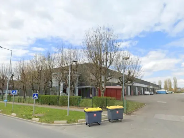 A LOUER - locaux d'activités avec bureaux - ZI des Marais