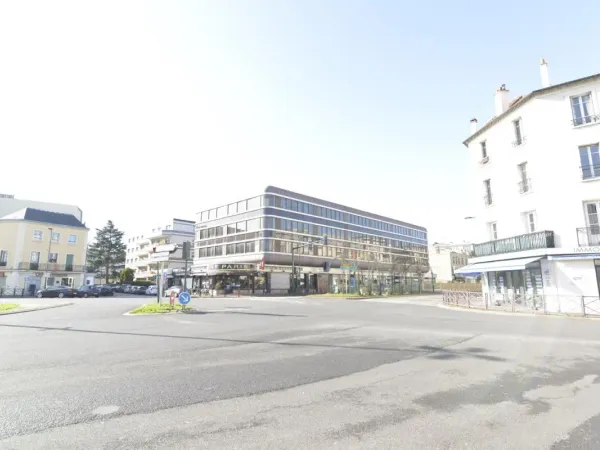 EXCLUSIVITE - A LOUER - Bureaux - proximité RER A et commerces