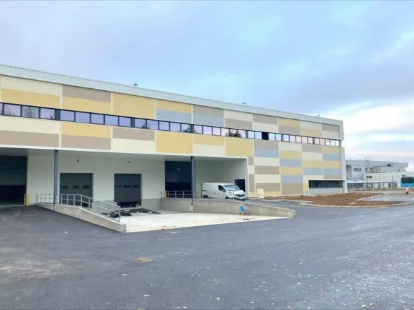 A LOUER - cellule d'activité neuve