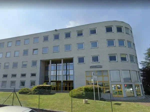 A LOUER - Bureaux - proche gare Plaisir Grignon et Plaisir Les Clayes