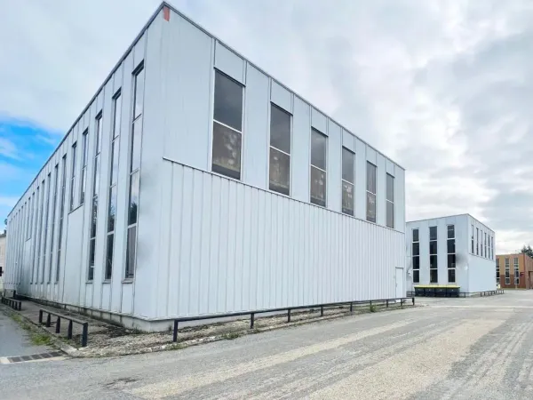 A VENDRE - RARE - Bâtiment indépendant mixte