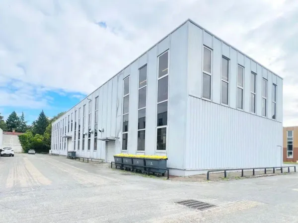 A VENDRE - bâtiment mixte - proche axes routiers