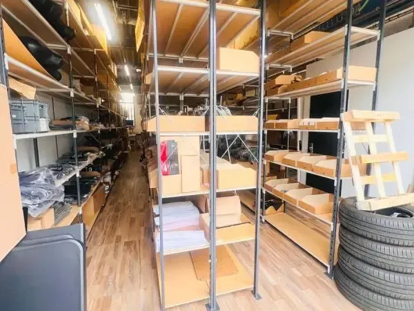 A LOUER - Local d'activité avec bureaux - proximité N12