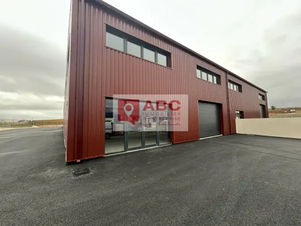 LOCAUX D'ACTIVITE DIVISIBLES A LOUER A SAUVIAN