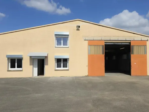 LOCAL D'ACTIVITÉ 214 m² À LOUER - ZONE INDUSTRIELLE DE CHANTEREINE - ACCÈS A43 / D1006