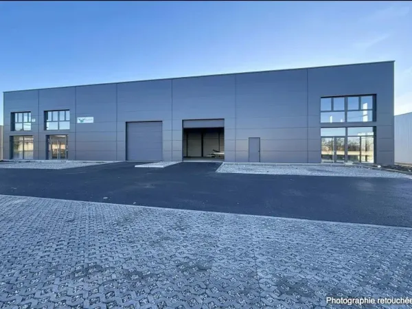 À LOUER - LOCAL COMMERCIAL INDÉPENDANT 800 m² Bourgoin Jallieu