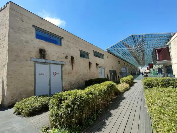 A LOUER - LOCAUX ERP 2880 M² DIVISIBLES - BORDEAUX CHARTRONS