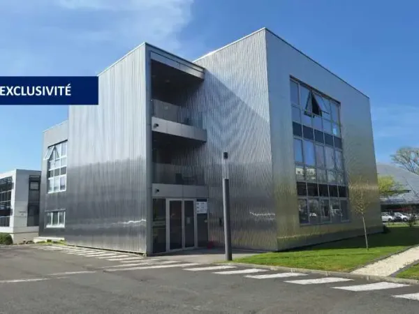 A LOUER - IMMEUBLE INDEPENDANT RECENT 1090 M² DIVISIBLES DES 322 M² - BORDEAUX LAC