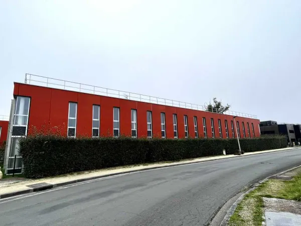 A LOUER - BUREAUX 169 M² DIVISIBLES DES 16 M² - PESSAC CANEJAN