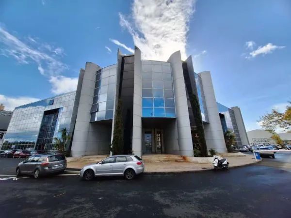 A LOUER - BUREAUX 792 M² DIVISIBLES A PARTIR DE 124 M² - BEGLES