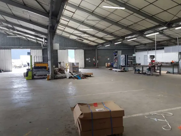 A LOUER - LOCAL D'ACTIVITÉ 1 406 M² - PESSAC BERSOL PROCHE A63 ET A630 