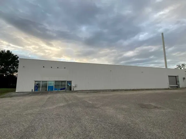 A LOUER - LOCAL D'ACTIVITES 2 200 µM² - PESSAC PROCHE ROCADE SORTIE 14 