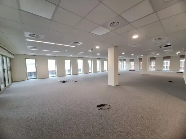 A SOUS LOUER - BUREAUX PLUG AND PLAY 883 M² DIVISIBLES - BORDEAUX BELVEDERE