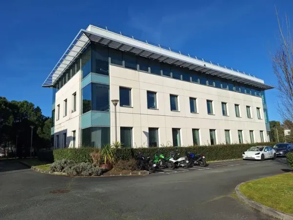 A LOUER - BUREAUX 2308 M² DIVISIBLES DES 851 m²- MERIGNAC PROCHE ROCADE