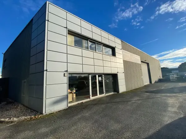 A VENDRE - LOCAL D'ACTIVITES 723 M² - SAINT JEAN D'ILLAC PROCHE SORTIE 12