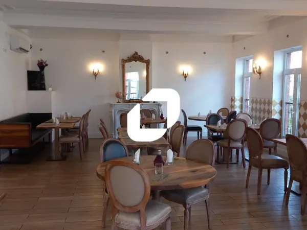 A VENDRE, LOCAUX ENTIEREMENT REFAITS A NEUF