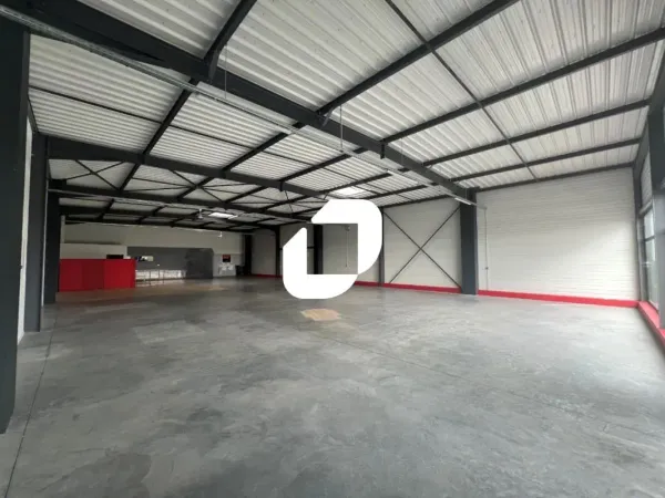 A LOUER, VITRINE - BONNE VISIBILITE