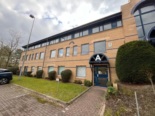 A LOUER - Bureaux en RDC avec zone de stockage - Villeneuve d'Ascq