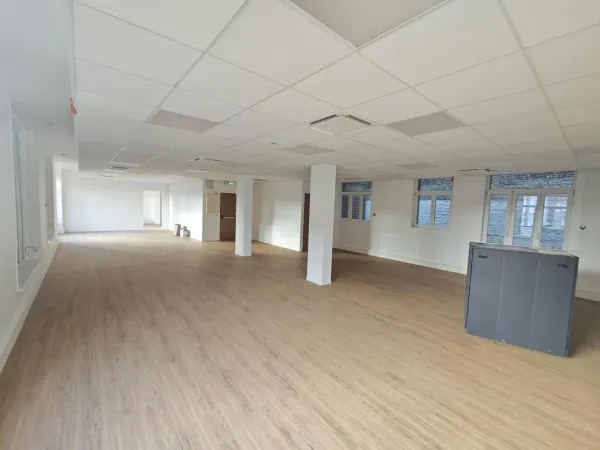 A louer local d'environ 145 m² centre ville