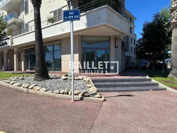 LOUE BUREAU CLIMATISÉ 90 M2 PROCHE CARREFOUR ANTIBES