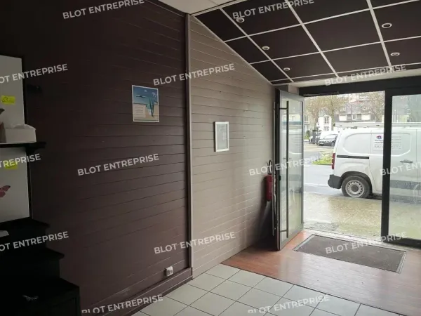 À VENDRE / À LOUER - LOCAL COMMERCIAL - de 145 m² - QUIMPER