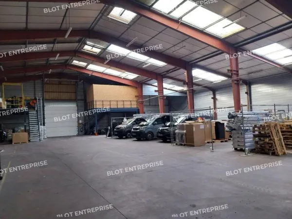À LOUER - LOCAUX D'ACTIVITES - 450 m² - ERGUE GABERIC
