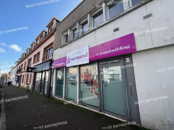 À VENDRE / À LOUER - LOCAL VITRINE 180 m² LORIENT