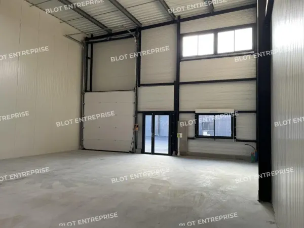 À VENDRE / À LOUER - LOCAL D'ACTIVITÉS - THEIX - 125 m²