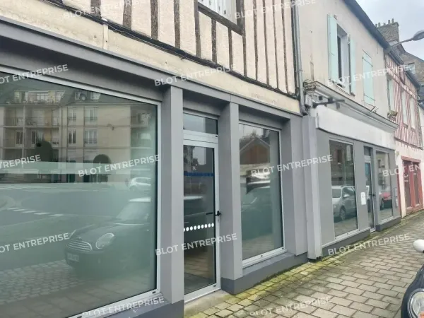 A LOUER - LOCAL COMMERCIAL 60 m² LAMBALLE