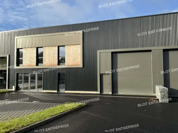 A VENDRE - CELLULE D'ACTIVITES - MONTAUBAN-DE-BRETAGNE - 500 m²