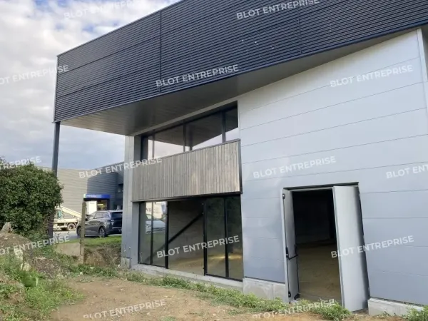 A VENDRE / A LOUER - LOCAL D'ACTIVITES - TADEN - 298 m²