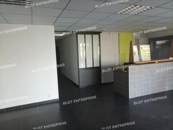 À VENDRE - LOCAL D'ACTIVITES 1 230 M² - HENON