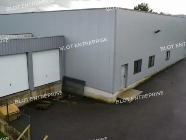 À LOUER - LOCAL D'ACTIVITES 900 M² - PLERNEUF