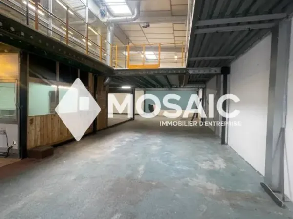 Local d'activité 550 m2 ZI Tourrades / Mandelieu Accès P