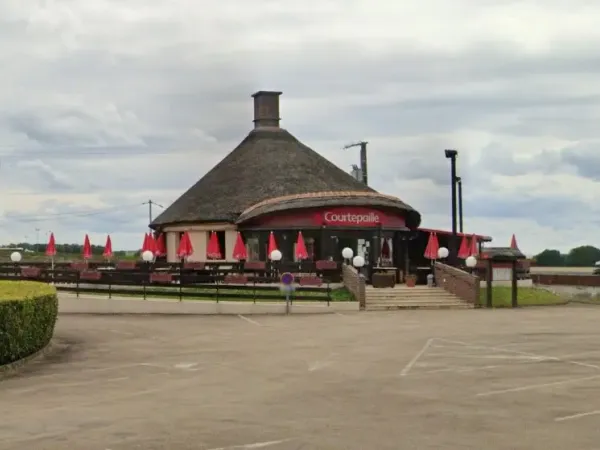 NITRY - Local commercial de 244 m2 env. à louer