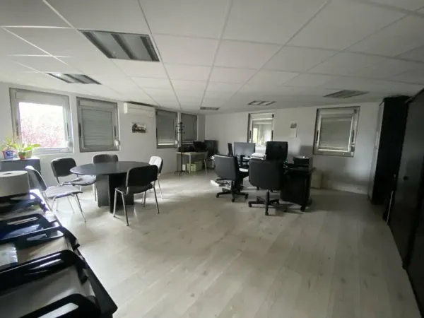 Bureaux de 150 m² Pantin A LOUER
