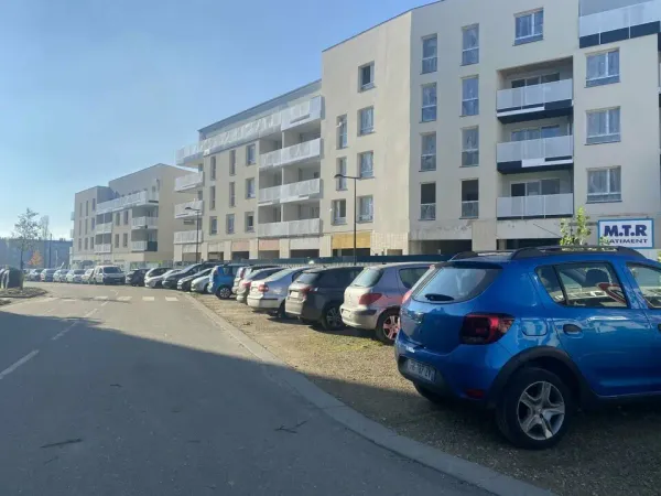 LOCAL COMMERCIAL A LOUER - 77000 - MELUN DE 90m² A LOUER