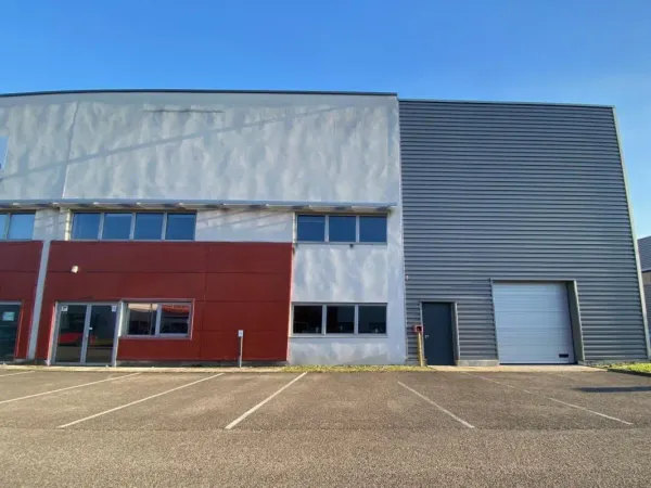 Locaux d'activité de 373 m² à Saint-Priest