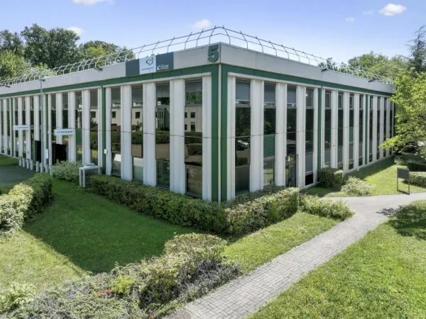 Bureaux rénovés et lumineux au coeur de la Techlid, dans un parc vivant et dynamique