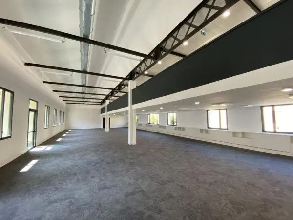 Bureaux rénovés à vendre ou à louer au coeur d'un parc tertiaire avec une offre servicielle et des e
