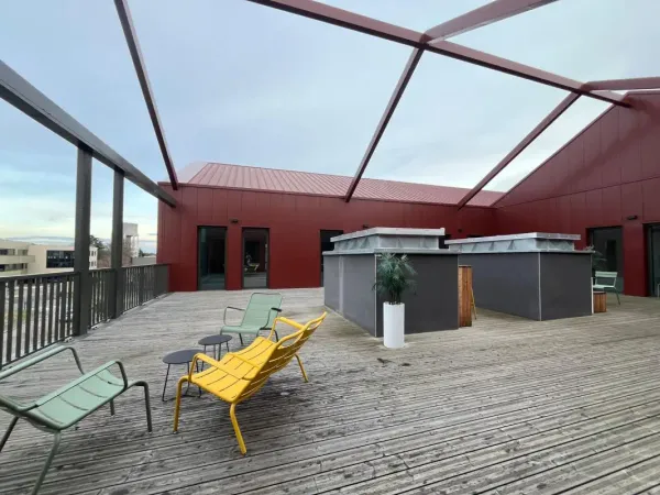 Bureaux lumineux à louer dans l'Ouest lyonnais - 1 459 m² divisibles à partir de 125 m² avec terrass