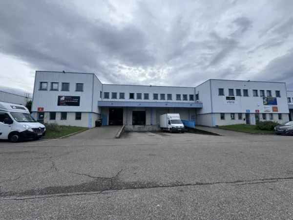 Opportunité à louer, cellule logistique à proximité de la rocade EST. GENAS (69740)
