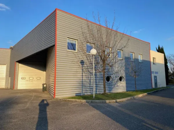 Locaux d'activité à vendre ou à louer 500 Saint-Priest